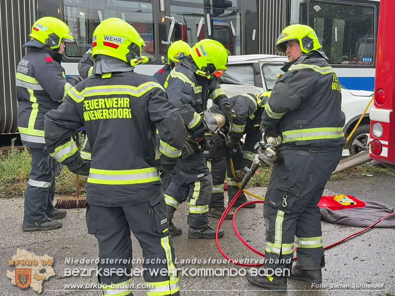 20260603_Verkehrsunfall auf Badner-Bahn �bergang in Traiskirchen  Foto: Stefan Schneider BFKDO BADEN