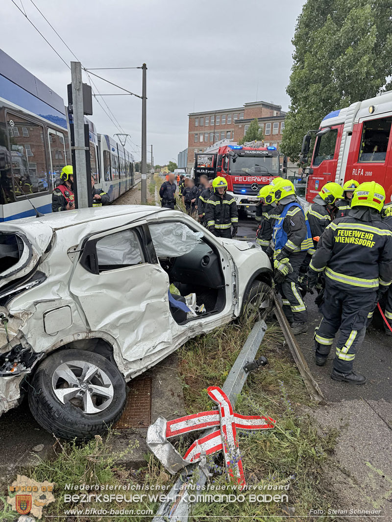 20260603_Verkehrsunfall auf Badner-Bahn �bergang in Traiskirchen  Foto: Stefan Schneider BFKDO BADEN