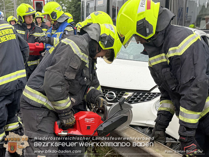 20260603_Verkehrsunfall auf Badner-Bahn �bergang in Traiskirchen  Foto: Stefan Schneider BFKDO BADEN