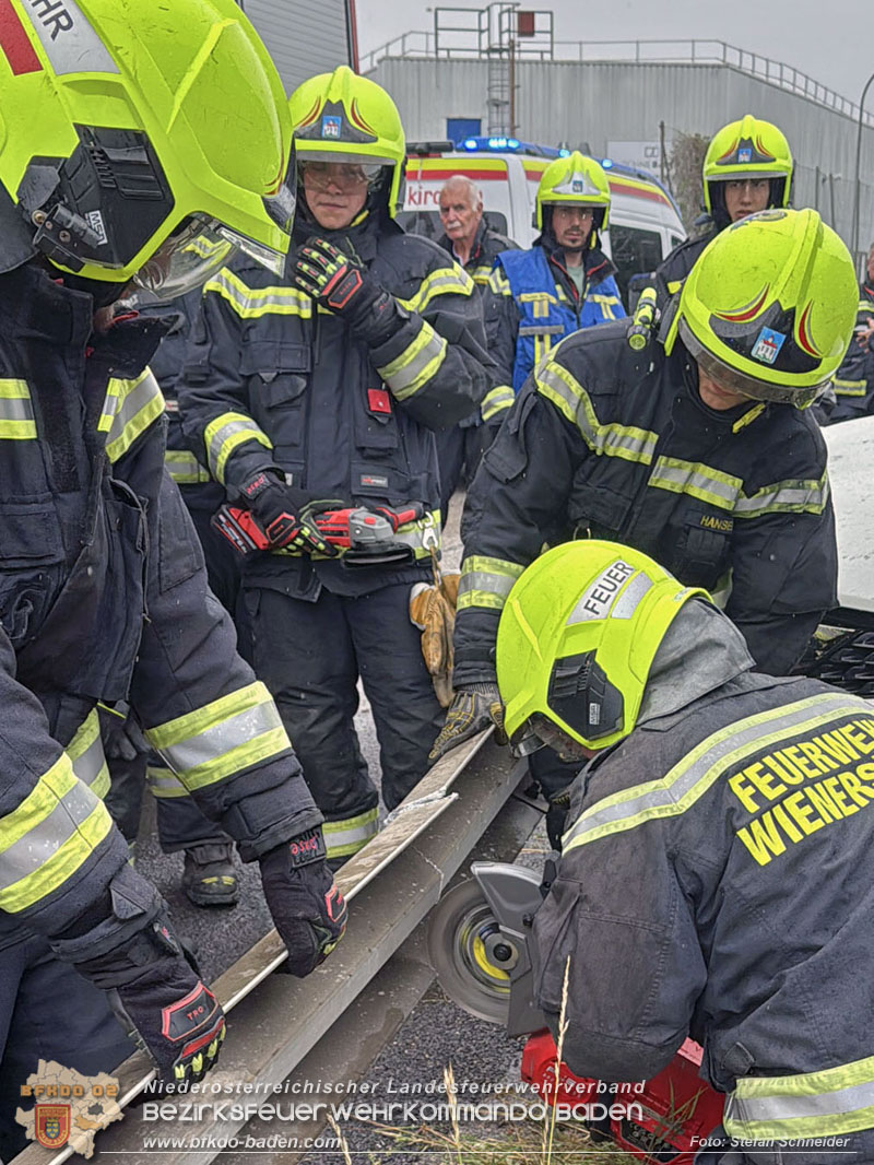 20260603_Verkehrsunfall auf Badner-Bahn �bergang in Traiskirchen  Foto: Stefan Schneider BFKDO BADEN