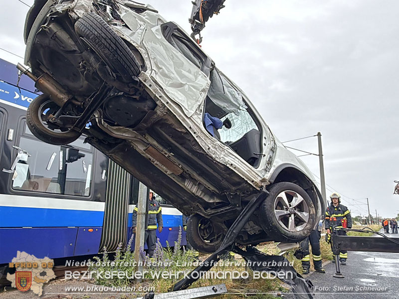20260603_Verkehrsunfall auf Badner-Bahn �bergang in Traiskirchen  Foto: Stefan Schneider BFKDO BADEN