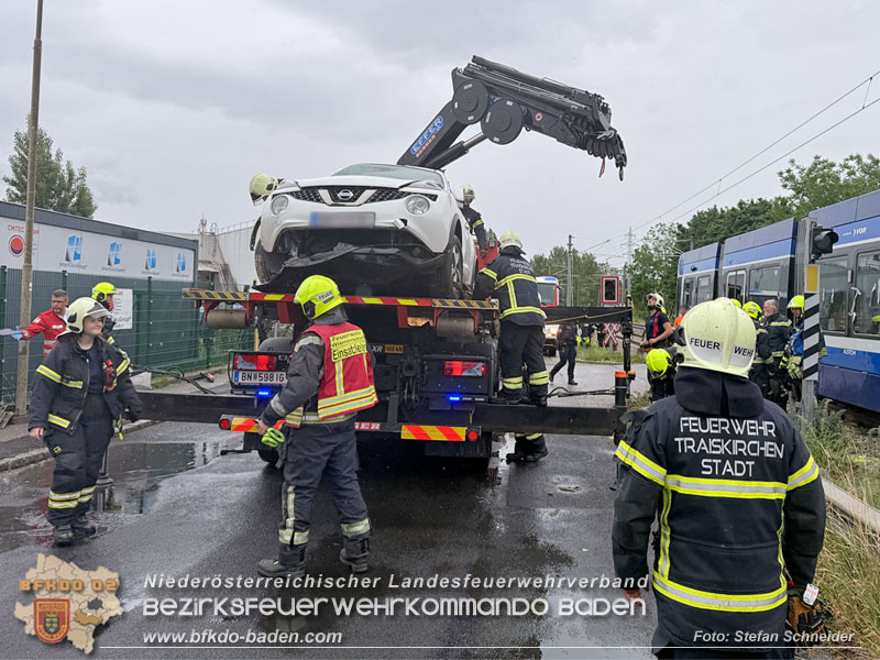 20260603_Verkehrsunfall auf Badner-Bahn �bergang in Traiskirchen  Foto: Stefan Schneider BFKDO BADEN