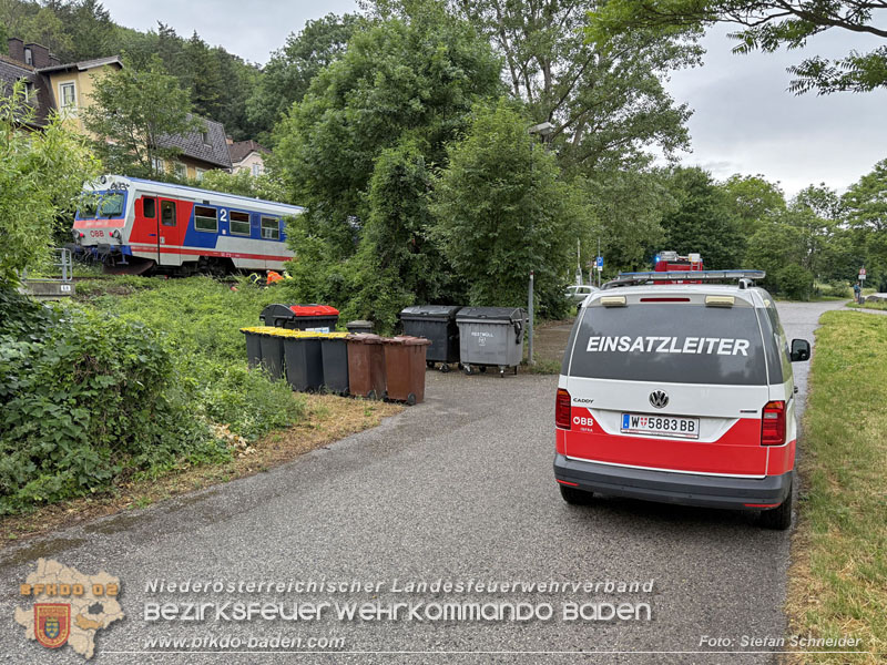 20260603_Triebwagen f�ngt Feuer auf der Triestingtal Bahnstrecke bei Enzesfeld  Foto: Stefan Schneider BFKDO BADEN