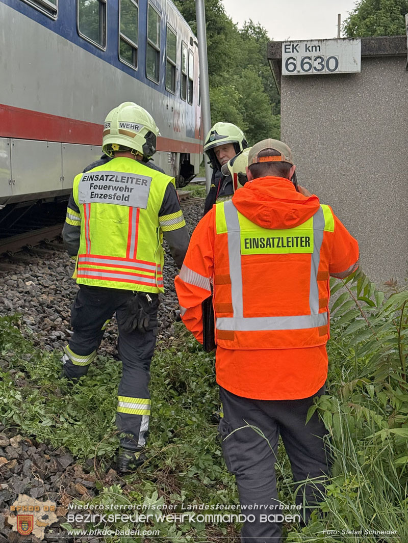 20260603_Triebwagen f�ngt Feuer auf der Triestingtal Bahnstrecke bei Enzesfeld  Foto: Stefan Schneider BFKDO BADEN