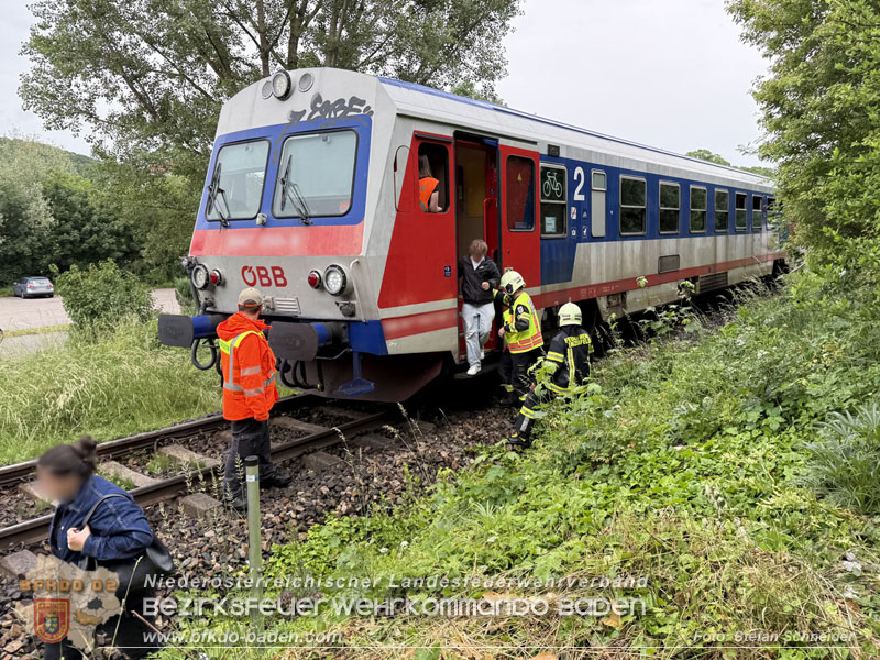 20260603_Triebwagen f�ngt Feuer auf der Triestingtal Bahnstrecke bei Enzesfeld  Foto: Stefan Schneider BFKDO BADEN