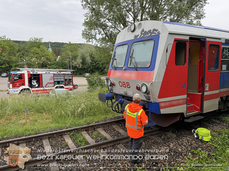 20260603_Triebwagen f�ngt Feuer auf der Triestingtal Bahnstrecke bei Enzesfeld  Foto: Stefan Schneider BFKDO BADEN
