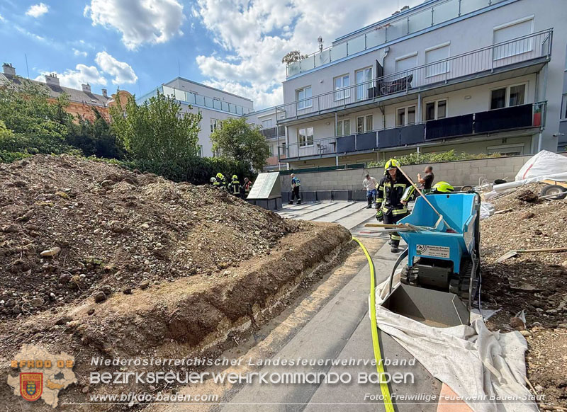 20260702_Kleinbrand in Garten nach Fl�mmarbeiten  Foto: Roman van de Castell FF Baden-Stadt