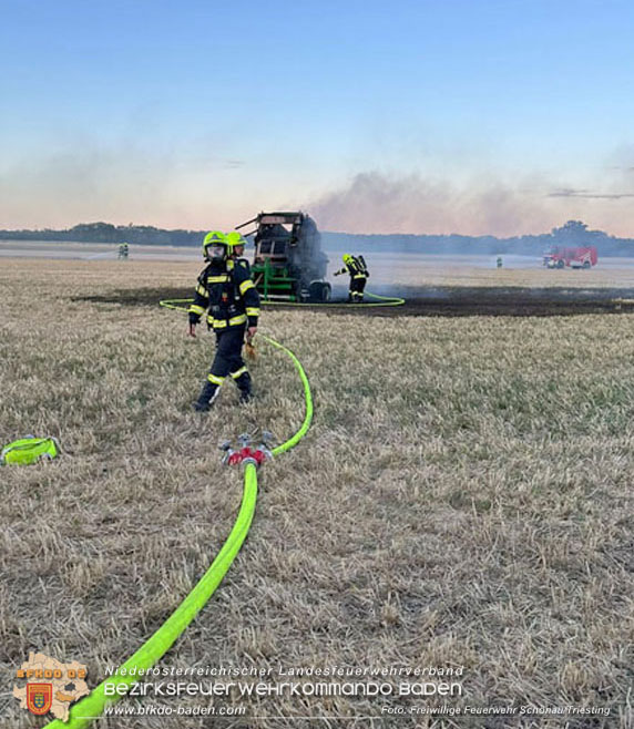 20260703_Brand einer Arbeitsmaschine (Rundballenpresse) auf einem Feld im Gemeindegbiet G�nselsdorf  Foto: FF Sch�nau/Triesting
