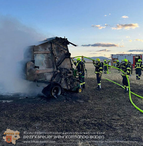 20260703_Brand einer Arbeitsmaschine (Rundballenpresse) auf einem Feld im Gemeindegbiet G�nselsdorf  Foto: FF Sch�nau/Triesting