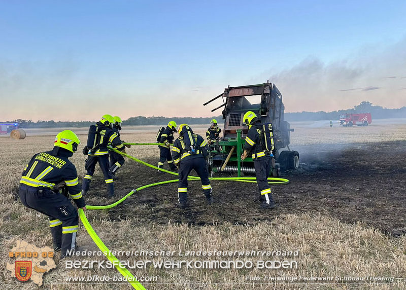 20260703_Brand einer Arbeitsmaschine (Rundballenpresse) auf einem Feld im Gemeindegbiet G�nselsdorf  Foto: FF Sch�nau/Triesting