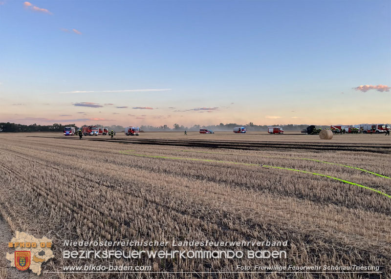 20260703_Brand einer Arbeitsmaschine (Rundballenpresse) auf einem Feld im Gemeindegbiet G�nselsdorf  Foto: FF Sch�nau/Triesting