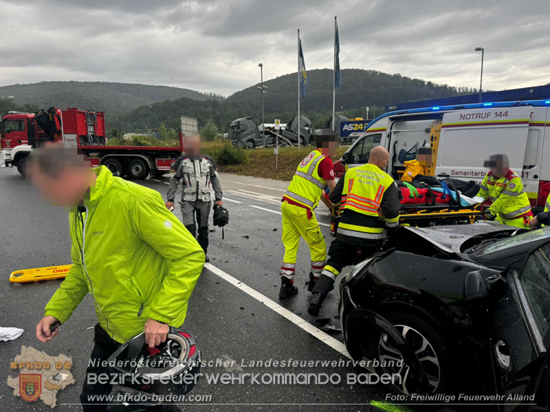 20260705_Verkehrsunfall auf der L110 bei Alland mit Motorrad und PKW  Foto: FF Alland