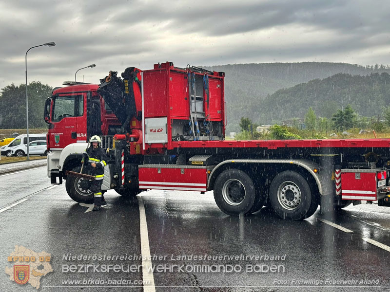 20260705_Verkehrsunfall auf der L110 bei Alland mit Motorrad und PKW  Foto: FF Alland
