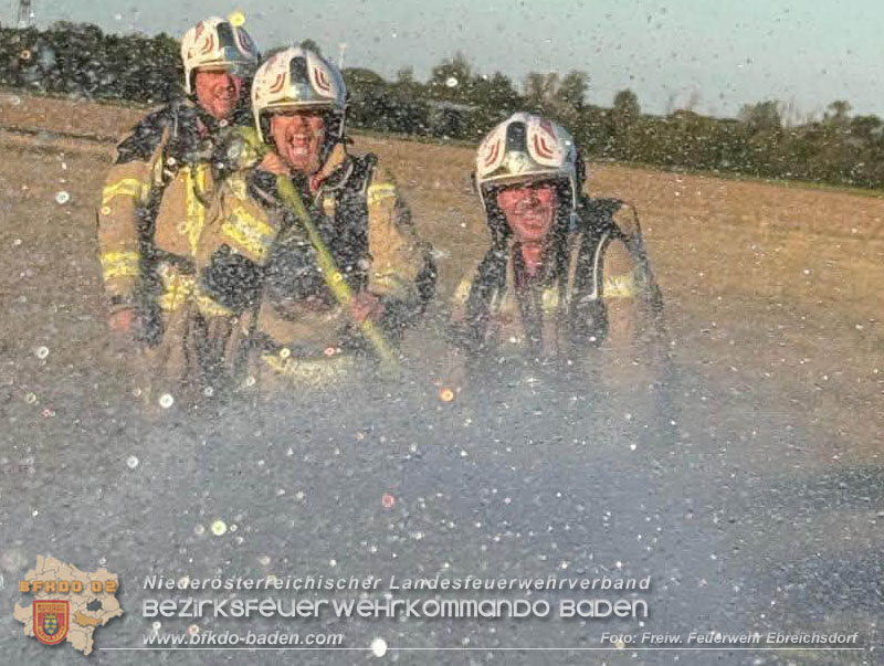 20260709_Vegetationsbrand auf einem Feld zwischen Oberwaltersdorf und Ebreichsdorf Foto: Freiwillige Feuerwehr Ebreichsdorf 20260709_Vegetationsbrand auf einem Feld zwischen Oberwaltersdorf und Ebreichsdorf Foto: Freiwillige Feuerwehr Ebreichsdorf