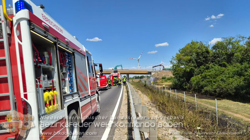 20260710_Vegetationsbrand direkt neben der A3 H�he Ebreichsdorf NORD Foto: FF Ebreichsdorf