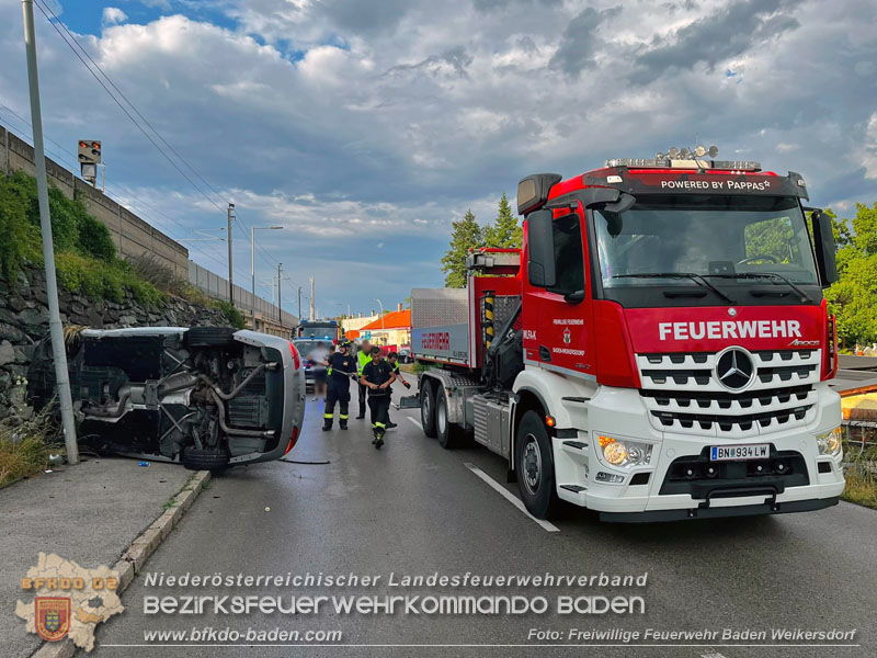 20260717_Verkehrsunfall auf der Badener Dammgasse LB212  Foto: Freiwillige Feuerwehr Baden Weikersdorf