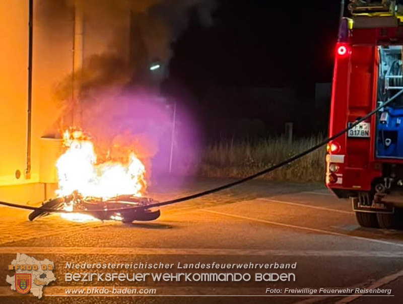20260720_Moped brennt direkt hinter dem Feuerwehrhaus Foto: FF Reisenberg 20260720_Moped brennt direkt hinter dem Feuerwehrhaus Foto: FF Reisenberg