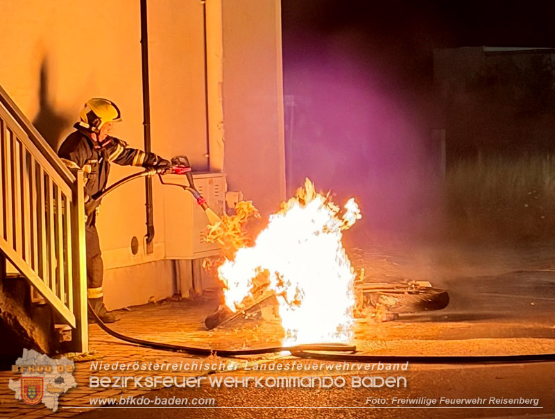 20260720_Moped brennt direkt hinter dem Feuerwehrhaus Foto: FF Reisenberg 20260720_Moped brennt direkt hinter dem Feuerwehrhaus Foto: FF Reisenberg