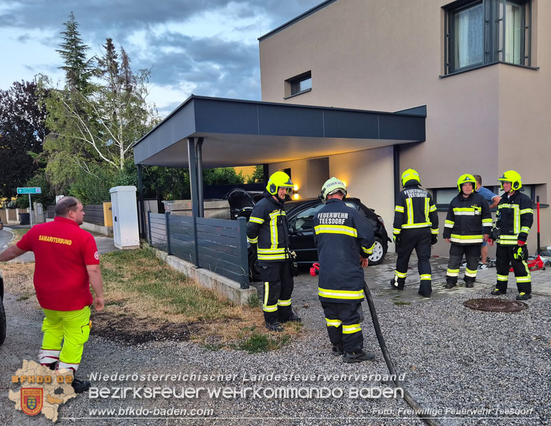 20260723_Pkw prallt gegen Pkw unter Carport  Foto: FF Teesdorf