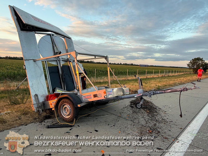 20260724_LKW rammt Absicherungsanh�nger auf der A2  Foto: Verena Dobianer FF Traiskirchen-Stadt