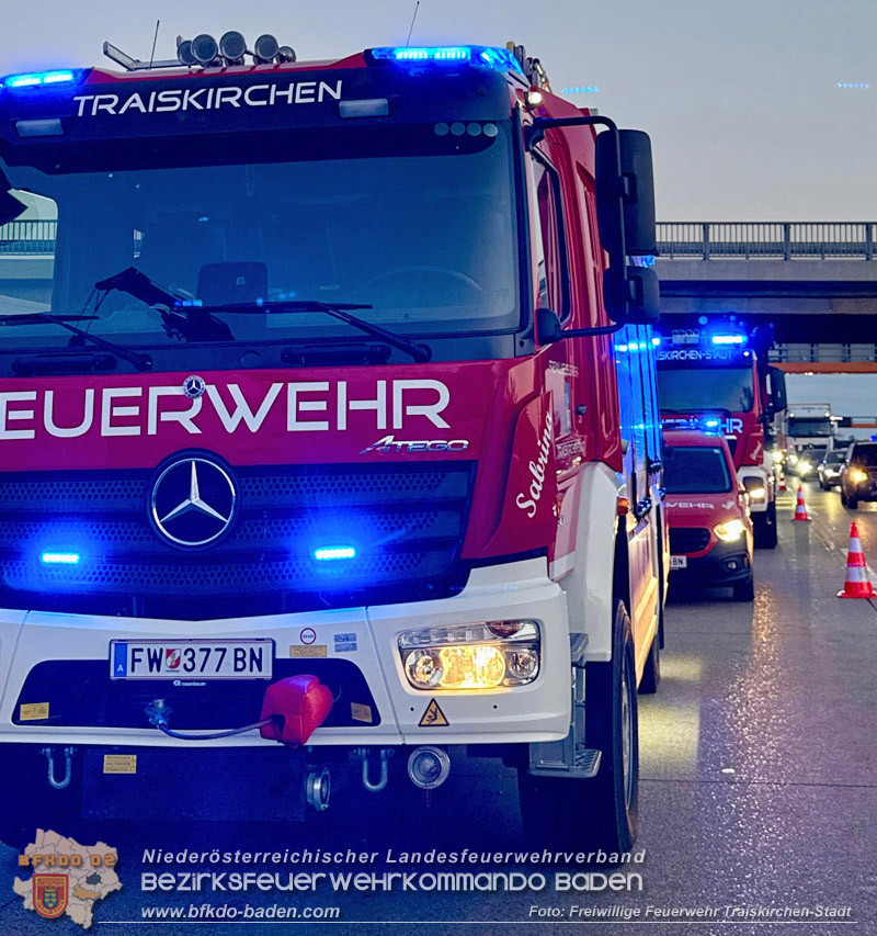 20260727_LKW-Unfall erfordert Kraneinsatz auf der A2 Foto: FF Traiskirchen-Stadt