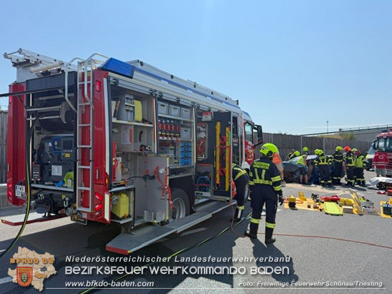 20260730_Menschenrettung nach Verkehrsunfall PKW gegen LKW auf der B17 bei Sollenau  Foto: FF Sch&ouml;nau/Triesting