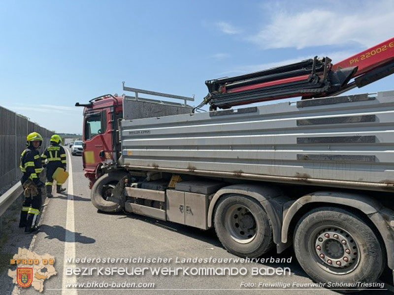 20260730_Menschenrettung nach Verkehrsunfall PKW gegen LKW auf der B17 bei Sollenau  Foto: FF Sch&ouml;nau/Triesting