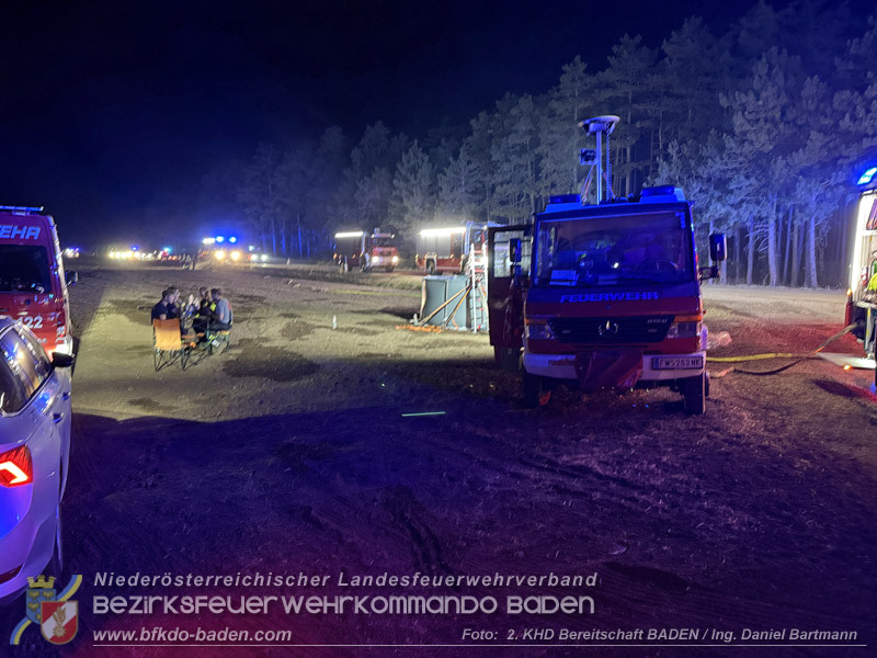 20260814-15_Kr&auml;fte aus dem Bezirk BADEN unterst&uuml;tzen wieder beim erneuten Brand im F&ouml;hrenwald St.Egyd am Steinfeld im Bezirk Neunkirchen