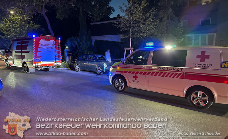 20260815_Verkehrsunfall mit Menschenrettung in Baden Ortsteil Weikersdorf - Foto: Stefan Schneider FF Baden-Stadt