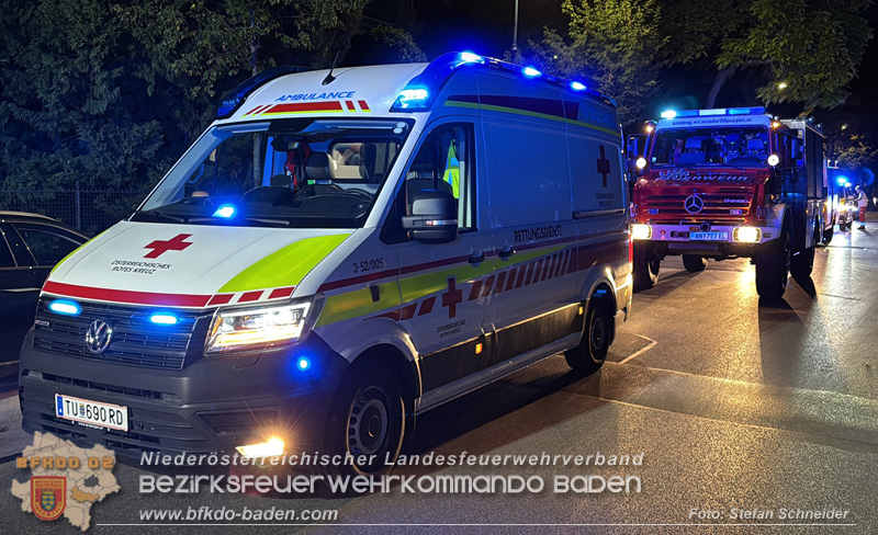 20260815_Verkehrsunfall mit Menschenrettung in Baden Ortsteil Weikersdorf - Foto: Stefan Schneider FF Baden-Stadt