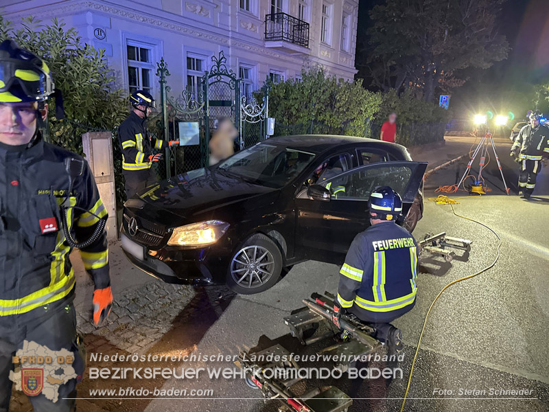 20260815_Verkehrsunfall mit Menschenrettung in Baden Ortsteil Weikersdorf - Foto: Stefan Schneider FF Baden-Stadt