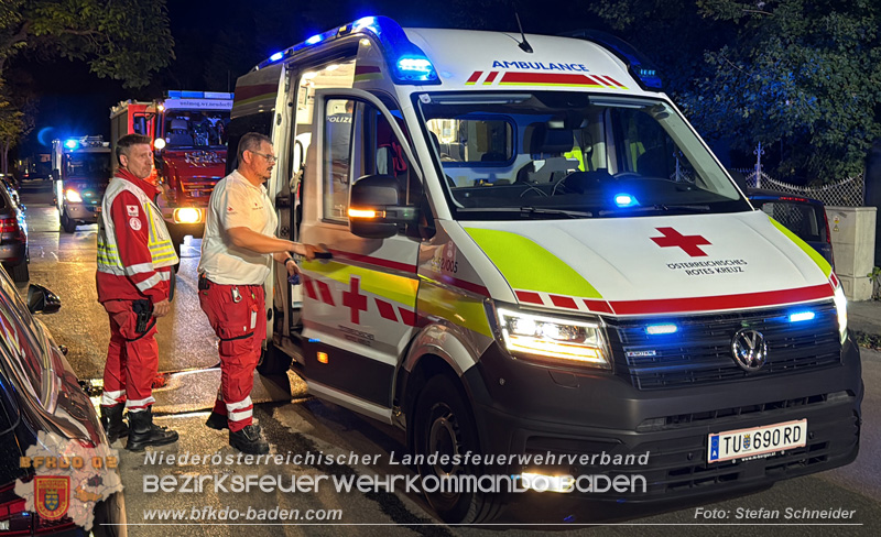 20260815_Verkehrsunfall mit Menschenrettung in Baden Ortsteil Weikersdorf - Foto: Stefan Schneider FF Baden-Stadt