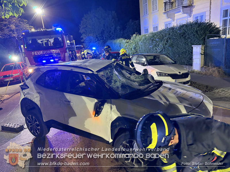 20260815_Verkehrsunfall mit Menschenrettung in Baden Ortsteil Weikersdorf - Foto: Stefan Schneider FF Baden-Stadt