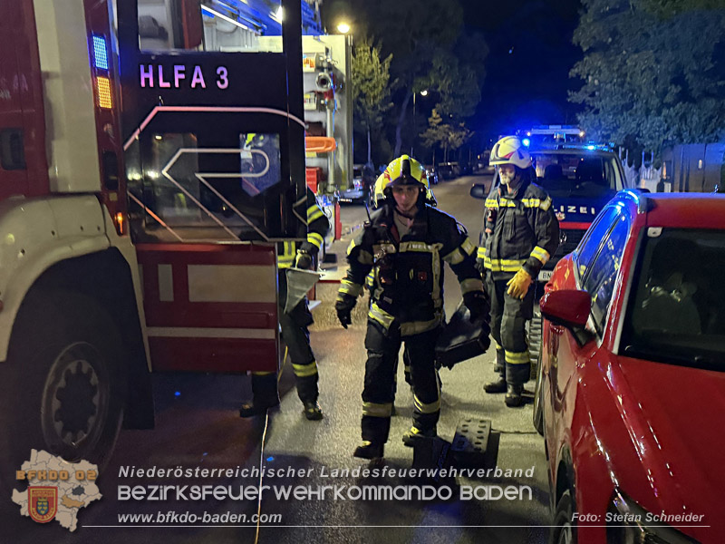 20260815_Verkehrsunfall mit Menschenrettung in Baden Ortsteil Weikersdorf - Foto: Stefan Schneider FF Baden-Stadt