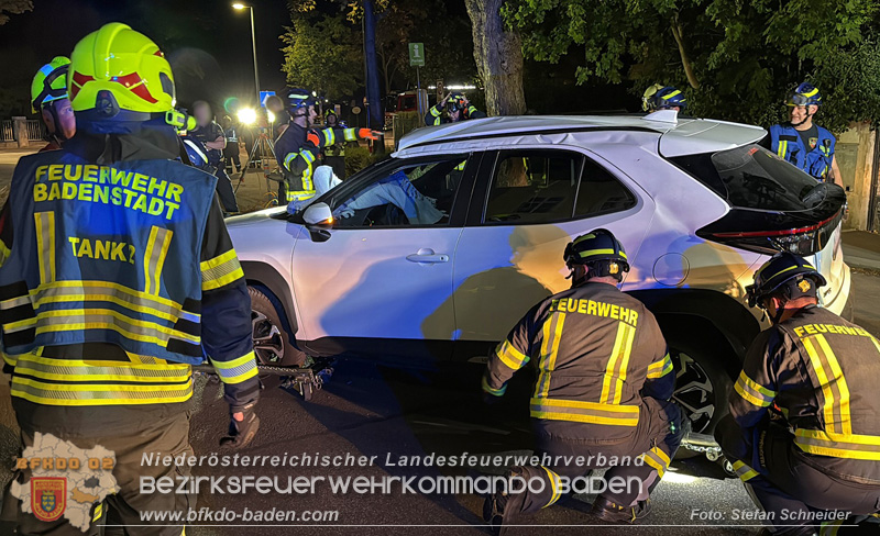 20260815_Verkehrsunfall mit Menschenrettung in Baden Ortsteil Weikersdorf - Foto: Stefan Schneider FF Baden-Stadt