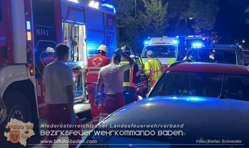 20260815_Verkehrsunfall mit Menschenrettung in Baden Ortsteil Weikersdorf - Foto: Stefan Schneider FF Baden-Stadt