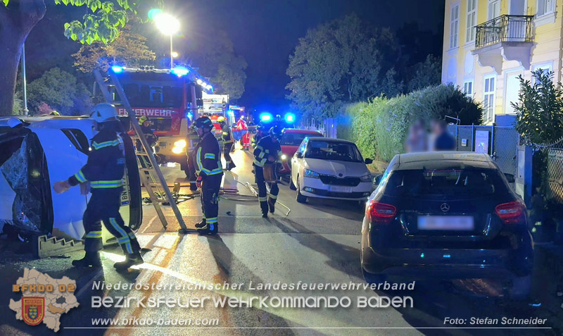 20260815_Verkehrsunfall mit Menschenrettung in Baden Ortsteil Weikersdorf - Foto: Stefan Schneider FF Baden-Stadt