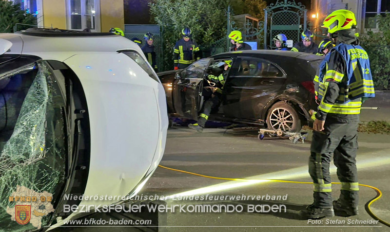20260815_Verkehrsunfall mit Menschenrettung in Baden Ortsteil Weikersdorf - Foto: Stefan Schneider FF Baden-Stadt