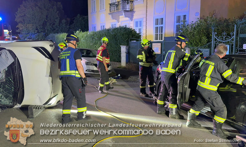 20260815_Verkehrsunfall mit Menschenrettung in Baden Ortsteil Weikersdorf - Foto: Stefan Schneider FF Baden-Stadt