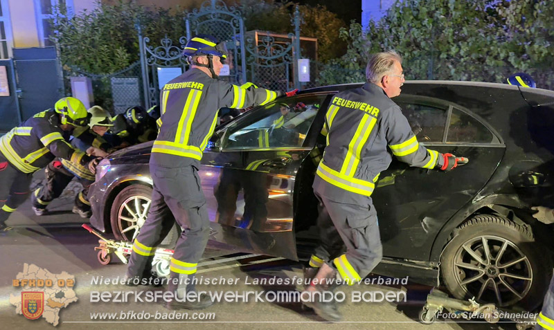 20260815_Verkehrsunfall mit Menschenrettung in Baden Ortsteil Weikersdorf - Foto: Stefan Schneider FF Baden-Stadt
