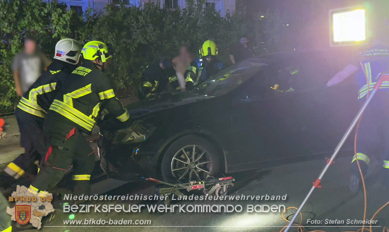 20260815_Verkehrsunfall mit Menschenrettung in Baden Ortsteil Weikersdorf - Foto: Stefan Schneider FF Baden-Stadt