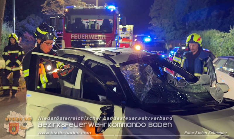 20260815_Verkehrsunfall mit Menschenrettung in Baden Ortsteil Weikersdorf - Foto: Stefan Schneider FF Baden-Stadt