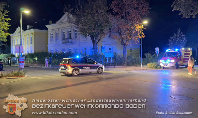 20260815_Verkehrsunfall mit Menschenrettung in Baden Ortsteil Weikersdorf - Foto: Stefan Schneider FF Baden-Stadt