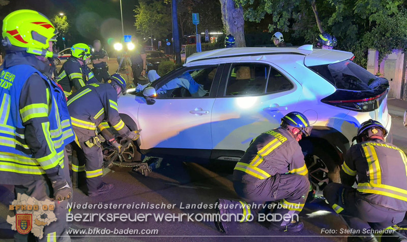 20260815_Verkehrsunfall mit Menschenrettung in Baden Ortsteil Weikersdorf - Foto: Stefan Schneider FF Baden-Stadt