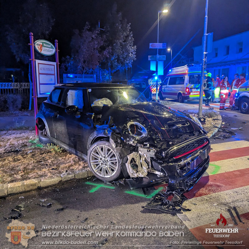 20260817_Verkehrsunfall im Ortsgebiet Teesdorf - Foto: FF Teesdorf