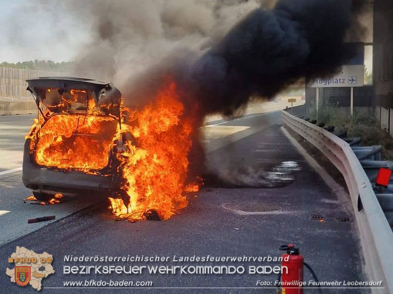 20260820_Fahrzeugbrand auf der A2 Richtungsfahrbahn Wien - Foto: FF Leobersdorf
