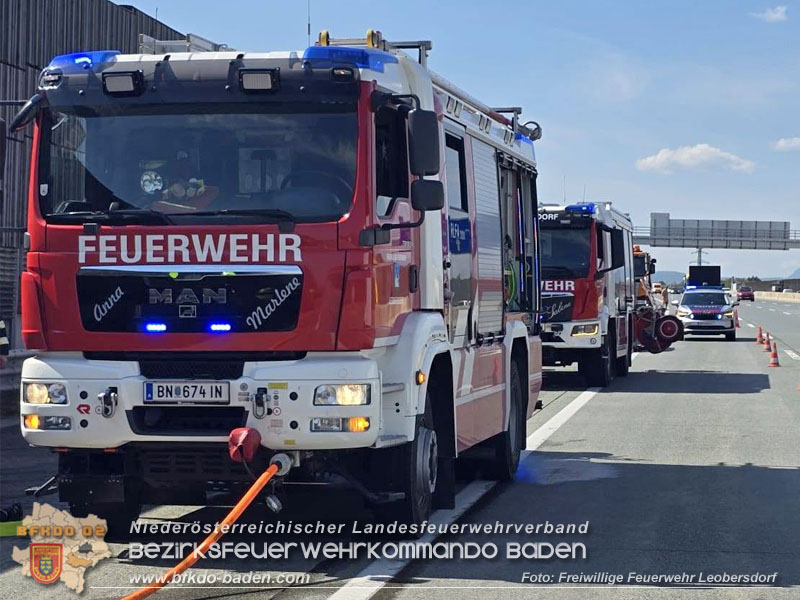 20260820_Fahrzeugbrand auf der A2 Richtungsfahrbahn Wien - Foto: FF Leobersdorf