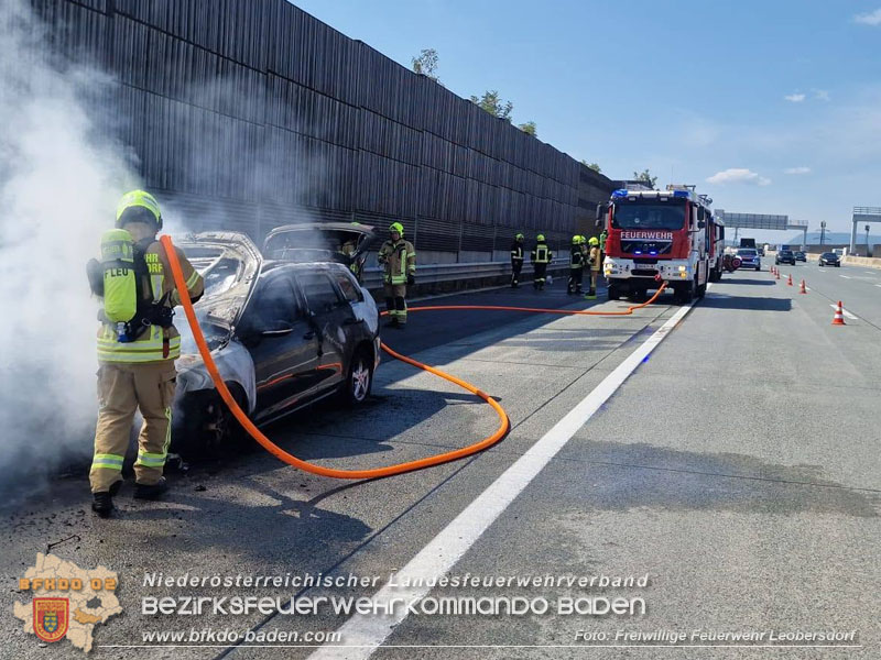 20260820_Fahrzeugbrand auf der A2 Richtungsfahrbahn Wien - Foto: FF Leobersdorf