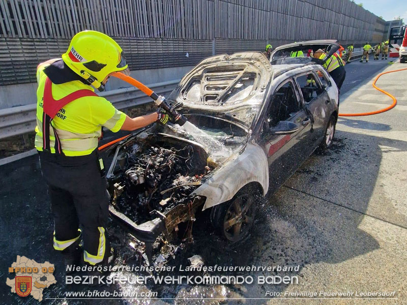 20260820_Fahrzeugbrand auf der A2 Richtungsfahrbahn Wien - Foto: FF Leobersdorf