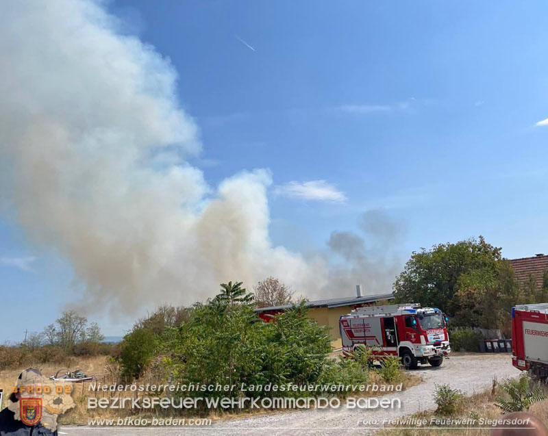 20260820_Ein Brand am Schie�platzgel�nde Gro�mittel und weitere Meldungen �ber Rauchentwicklung am G�PL Blumau l�sen Gro�einsatz aus